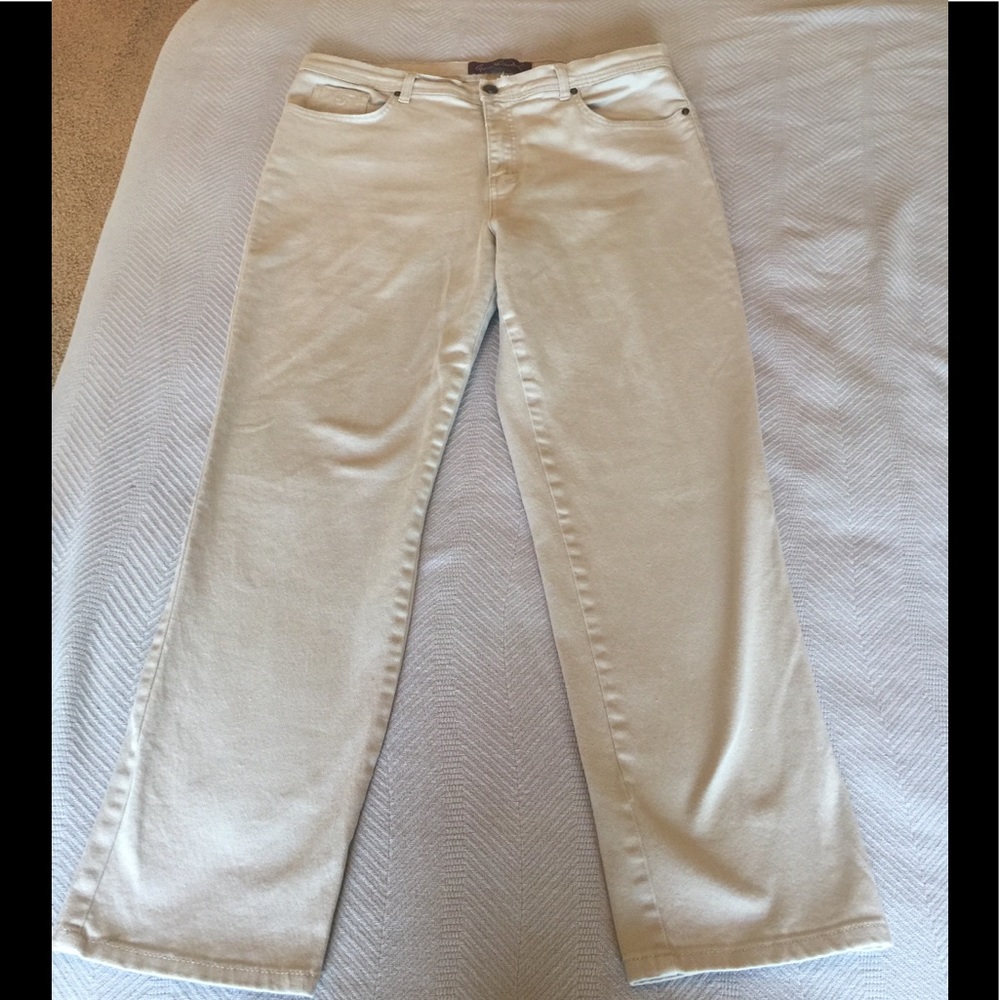 Gloria Vanderbilt Amanda Off-White Jeans, size 16.